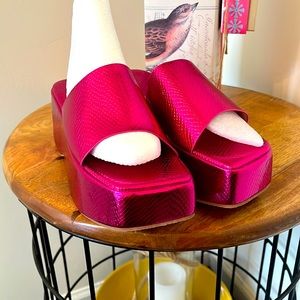 Women size 9 wedge sandal